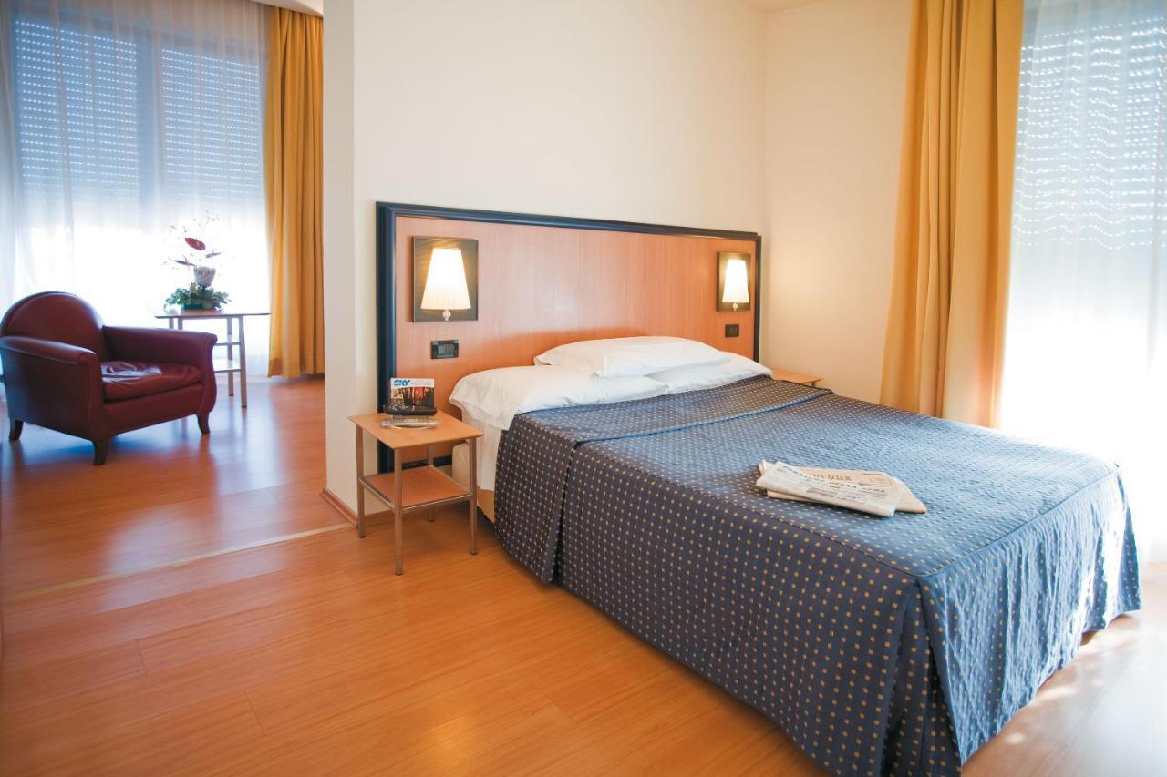 Hotel Masini Forlì Zimmer foto